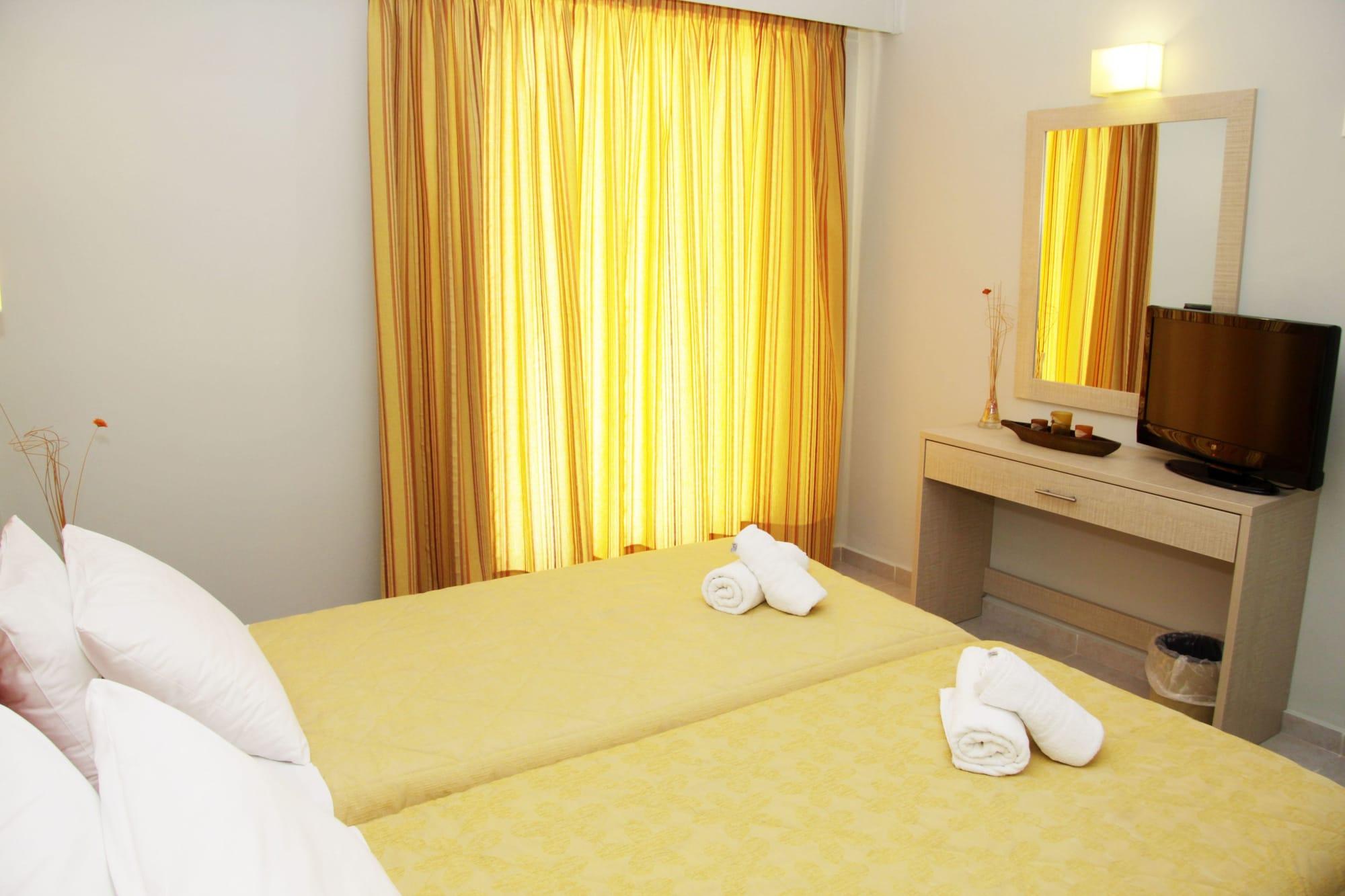 Golden Beach Tolo Luaran gambar